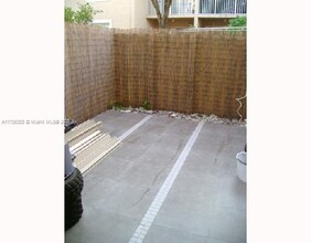 4724 NW 114th Ave in Doral, FL - Foto de edificio - Building Photo