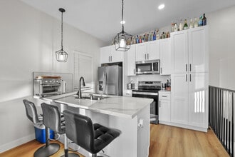 6126 Pembroke Dr in San Diego, CA - Building Photo - Building Photo