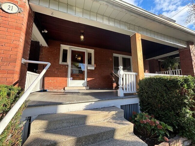 21 Barnesdale Ave S in Hamilton, ON - Building Photo - Building Photo