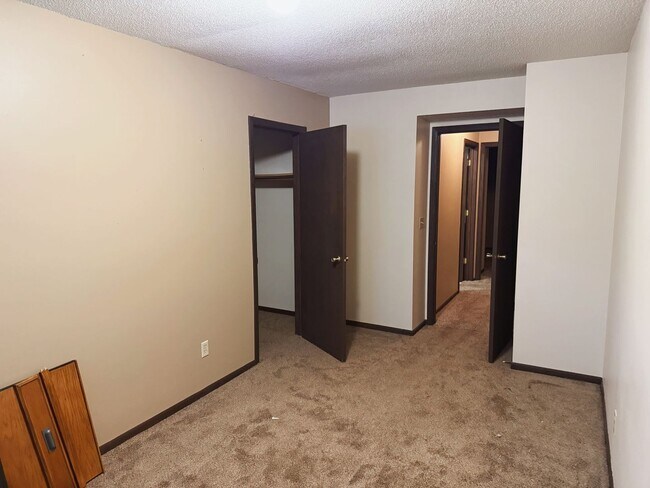 228 W Broadway St in Blair, WI - Foto de edificio - Building Photo