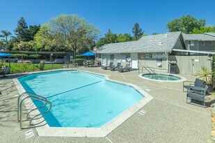 Cirby Oaks Apartment Homes in Roseville, CA - Building Photo