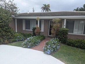 1060 Morse Blvd in West Palm Beach, FL - Building Photo - Building Photo