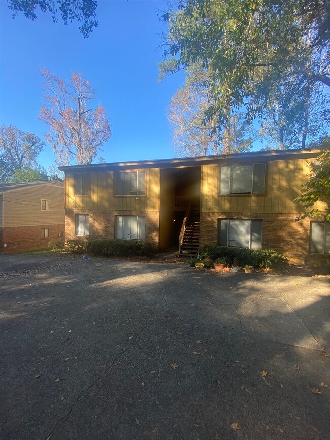 2220 Claremont Ln in Tallahassee, FL - Building Photo - Building Photo