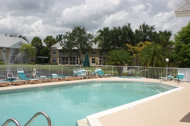 108 Pebble Shores Dr in Naples, FL - Building Photo - Building Photo