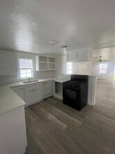 11 N Howard St in Edmond, OK - Building Photo - Building Photo