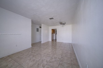 11250 SW 7th St in Miami, FL - Building Photo - Building Photo
