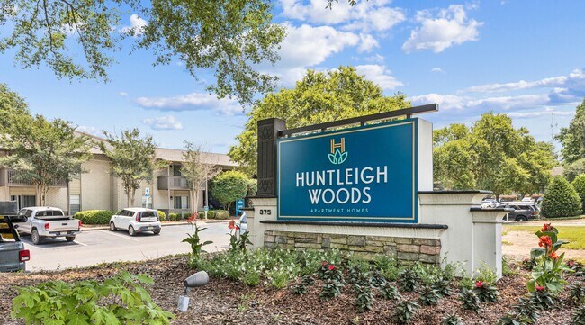 Huntleigh Woods in Mobile, AL - Foto de edificio - Building Photo