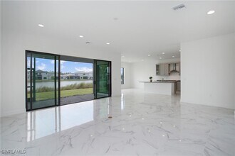 20195 Ainsley St in Estero, FL - Foto de edificio - Building Photo
