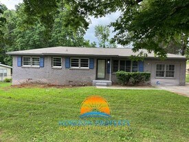 6117 Colfax Rd NW in Huntsville, AL - Building Photo