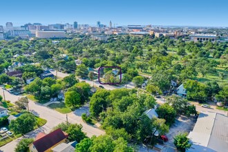 1314 Bob Harrison St in Austin, TX - Building Photo - Building Photo