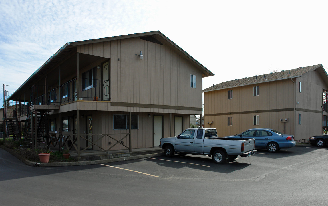 Singleton Apartments in Albany, OR - Building Photo