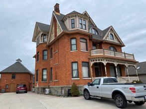 817 Pine Grove Ave in Port Huron, MI - Building Photo - Primary Photo