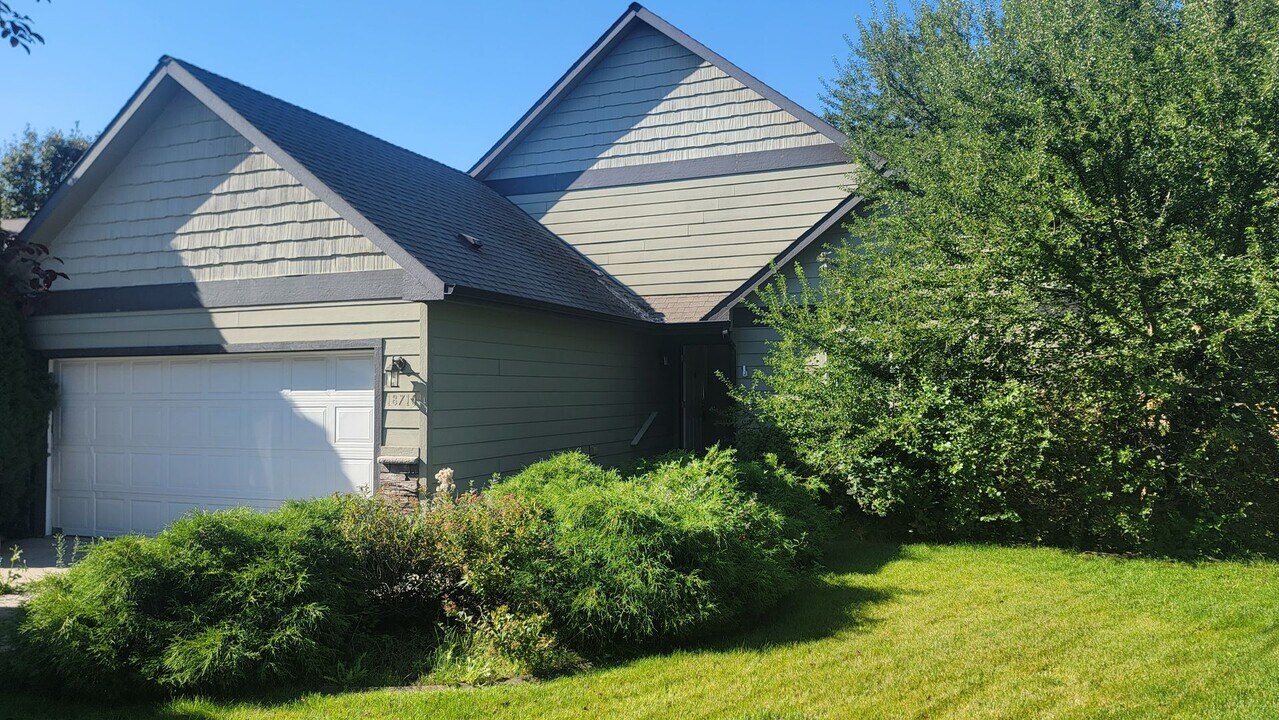 18710 E Augusta Ct in Spokane Valley, WA - Building Photo