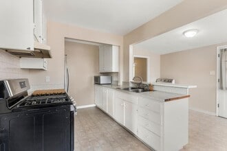 160 Medford Ave in Hayward, CA - Building Photo - Building Photo