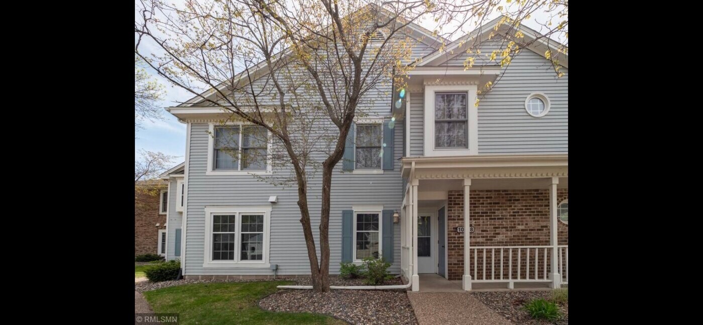 10918 Quebec Ave S in Minneapolis, MN - Building Photo