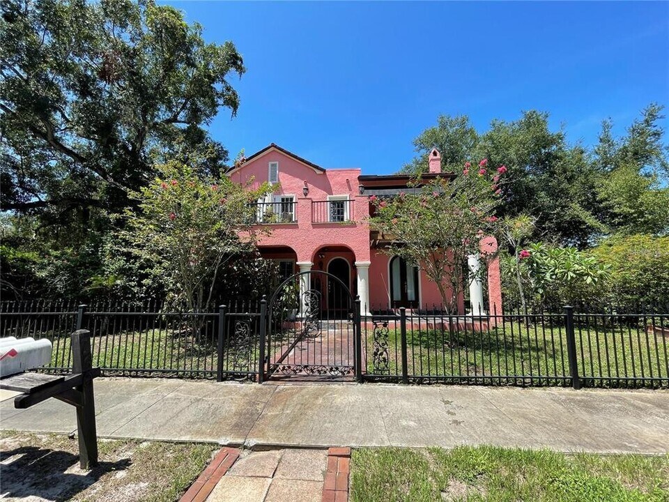 750 Carolina Ave-Unit -2 in Tarpon Springs, FL - Building Photo