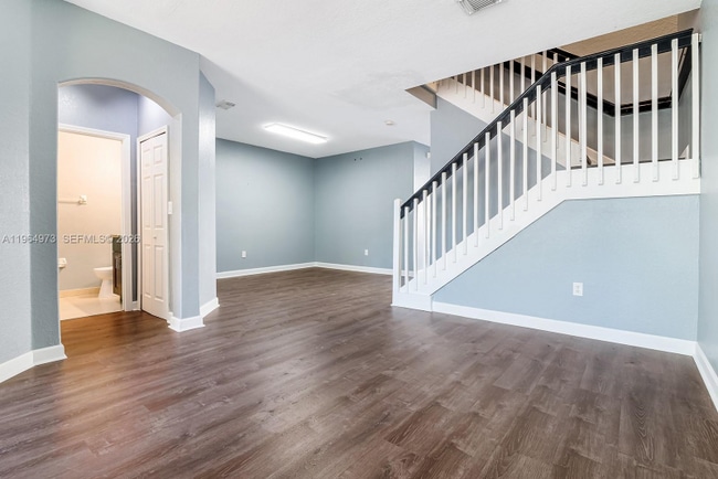 11507 NW 77th St in Doral, FL - Foto de edificio - Building Photo