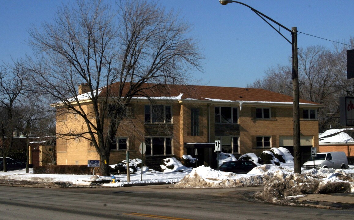 600 Higgins Rd in Park Ridge, IL - Building Photo