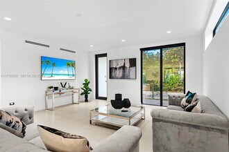 2572 NE 182nd Terrace in North Miami Beach, FL - Building Photo - Building Photo