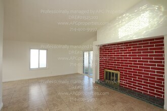 17679 San Vicente St in Fountain Valley, CA - Building Photo - Building Photo