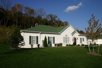 Freedom Crossing Apartments in Freedom, PA - Foto de edificio - Building Photo