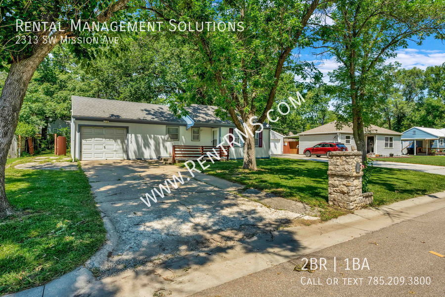 2313 SW Mission Ave in Topeka, KS - Building Photo
