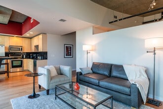 1700 Bassett St, Unit 1110 in Denver, CO - Foto de edificio - Building Photo