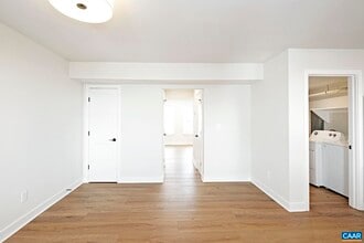 917 Belmont Ave in Charlottesville, VA - Foto de edificio - Building Photo