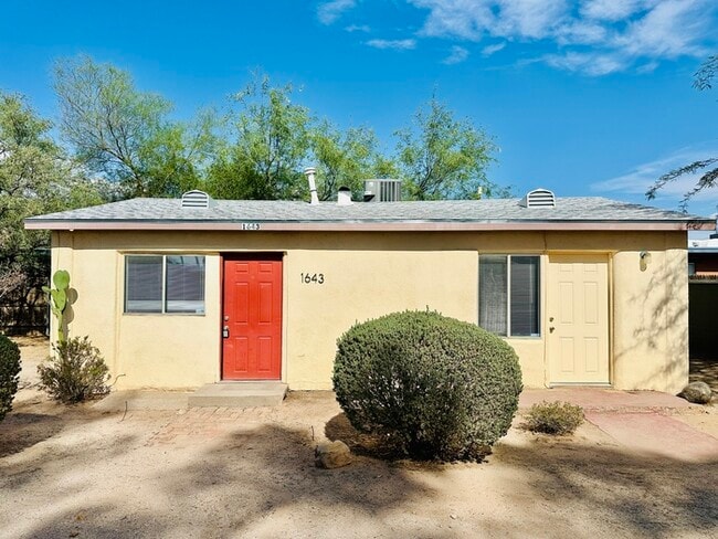 1643 E Hedrick Dr in Tucson, AZ - Foto de edificio - Building Photo