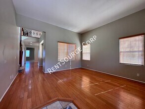 28479 Falcon Crest Dr in Santa Clarita, CA - Building Photo - Building Photo