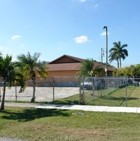 122-124 SW 9th Ave in Homestead, FL - Building Photo