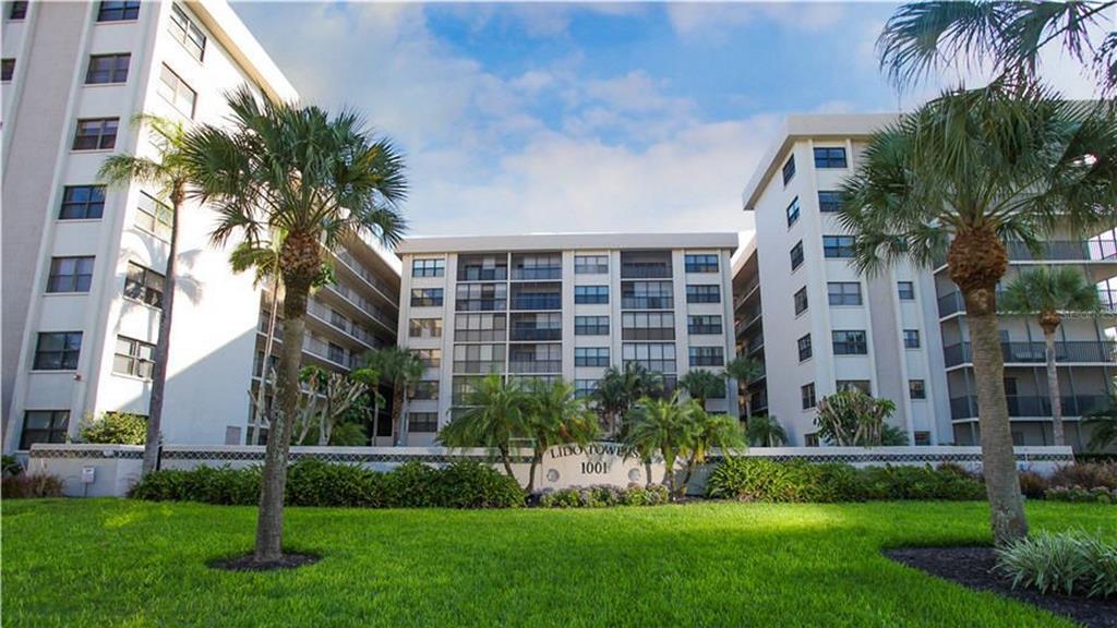 1001 Benjamin Franklin Dr in Sarasota, FL - Building Photo