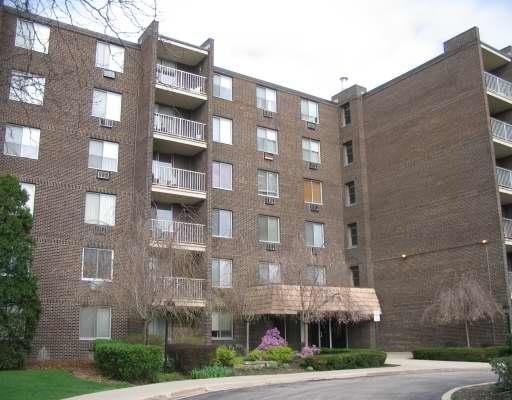 property at 225 S Rohlwing Rd