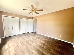 708 Douglas St-Unit -2 in Bloomington, IL - Foto de edificio - Building Photo