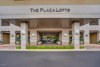 Plaza Lofts at Kierland Commons in Scottsdale, AZ - Foto de edificio - Building Photo