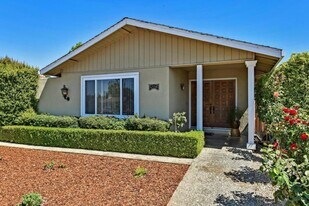 6558 Crown Blvd in San Jose, CA - Building Photo