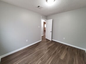 5950 Beauvoir Dr in Millington, TN - Foto de edificio - Building Photo