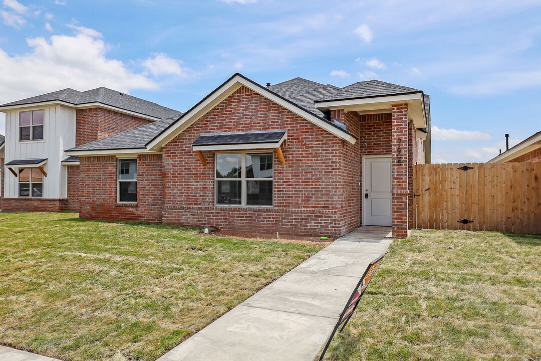 7605 Woodford Ave in Amarillo, TX - Building Photo