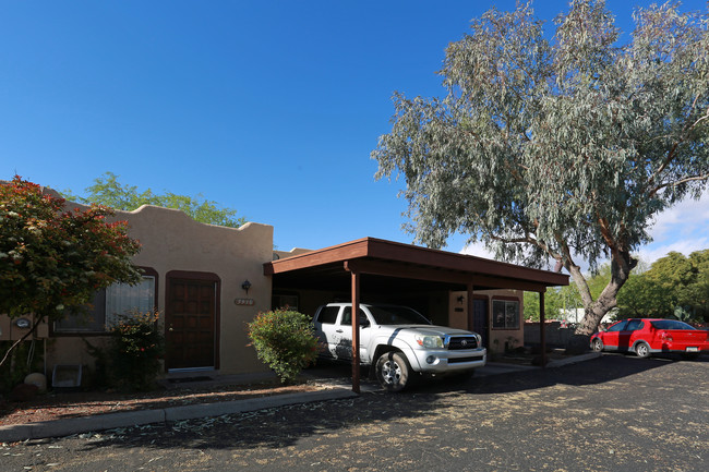 5926-5934 E Bellevue St in Tucson, AZ - Foto de edificio - Building Photo