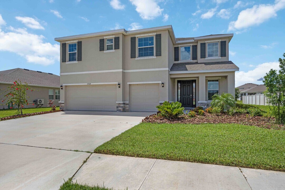 17524 Cantarina Cove in Bradenton, FL - Building Photo
