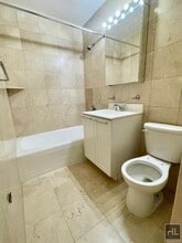 AMAZING STUDIO APARTMENT!! AMAZING DEAL! W in New York, NY - Foto de edificio - Building Photo