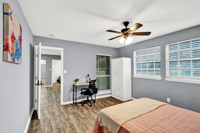 property at 5610 Haight St