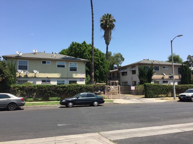 14827-14833 Blythe St in Van Nuys, CA - Building Photo - Other