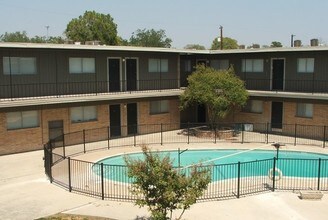 Mission Villas in San Antonio, TX - Foto de edificio - Building Photo