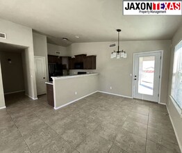 5938 Megan St in Sunland Park, NM - Building Photo - Building Photo