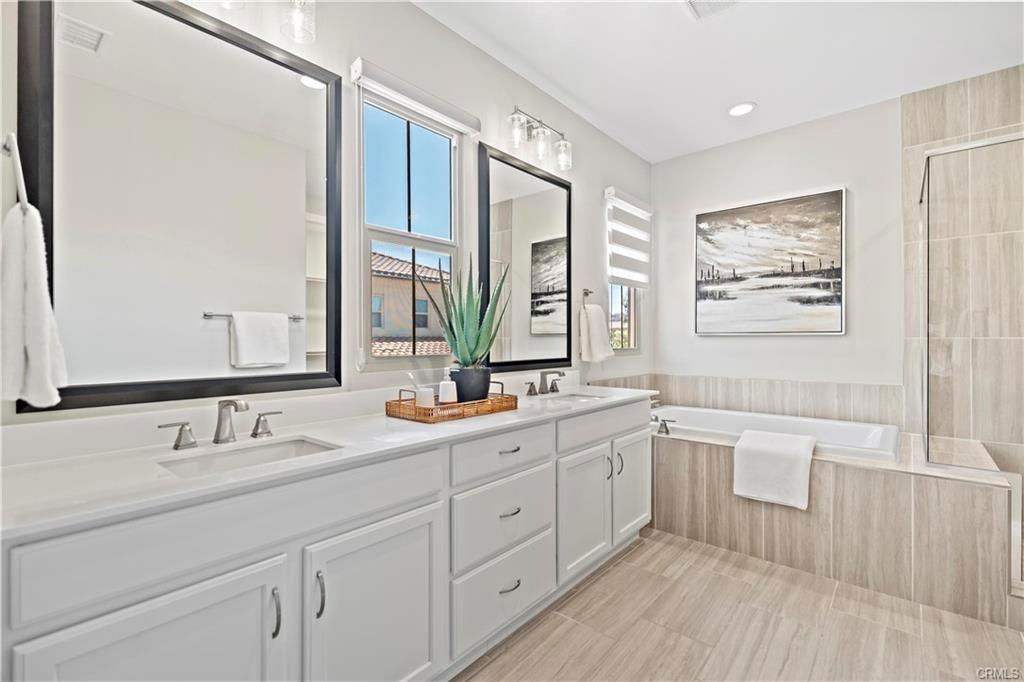 206 Phoebe in Irvine, CA - Building Photo