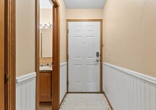 401 SE Lowell Dr, Unit #2 in Ankeny, IA - Building Photo - Building Photo