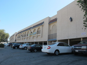 Ramona Garden Apartments in Alhambra, CA - Building Photo - Building Photo