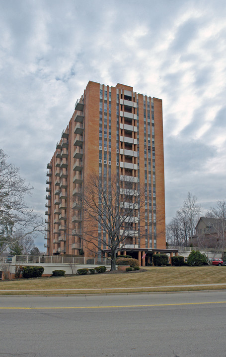 Carillon House Condominium in Dayton, OH - Foto de edificio