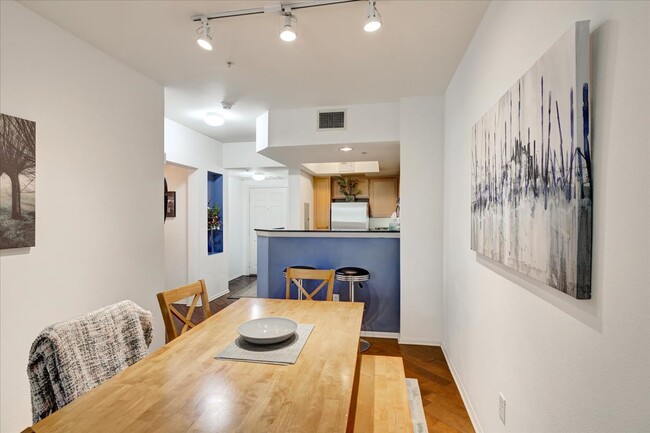 2400 5th Ave, Unit #216 in San Diego, CA - Building Photo - Building Photo